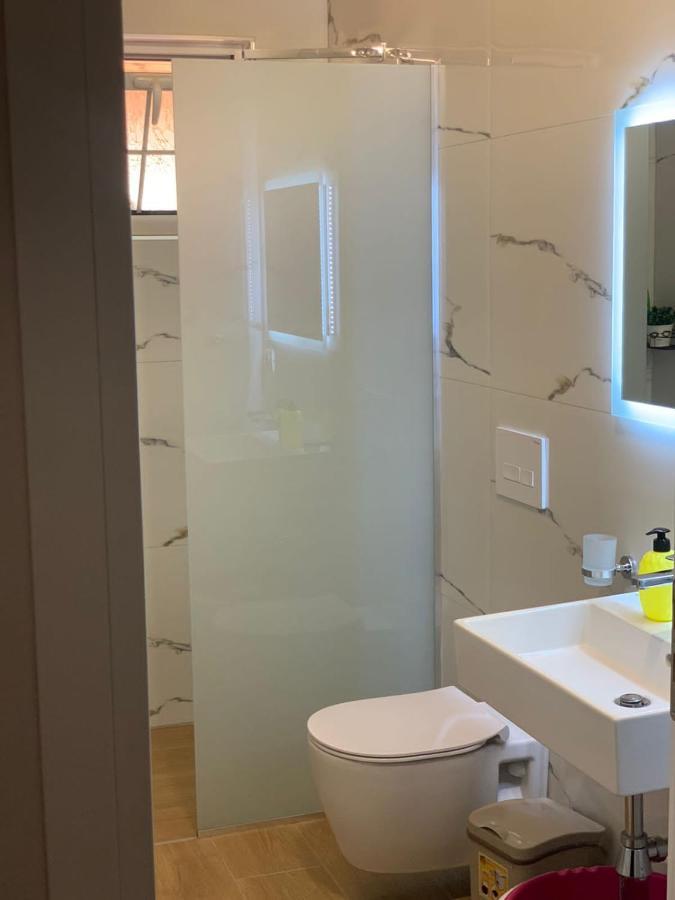 Amazing Familiar Apartments And Rooms Sarandë Esterno foto