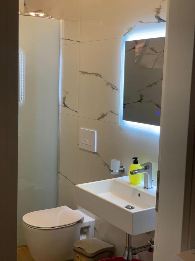 Amazing Familiar Apartments And Rooms Sarandë Esterno foto