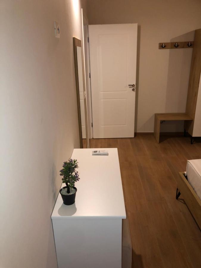 Amazing Familiar Apartments And Rooms Sarandë Esterno foto