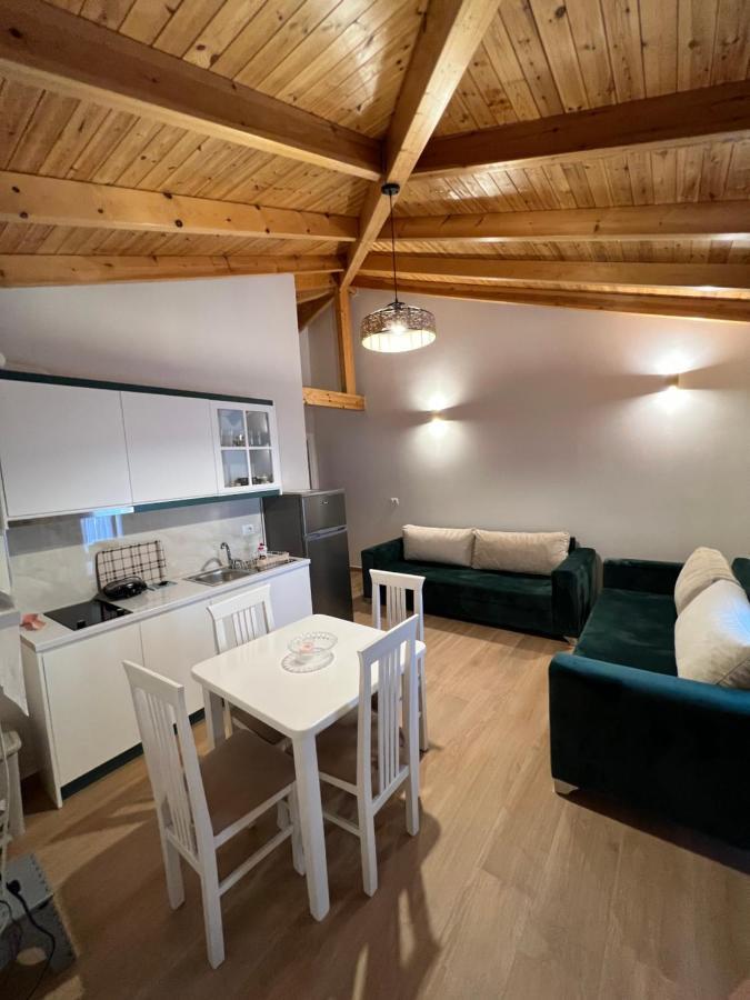 Amazing Familiar Apartments And Rooms Sarandë Esterno foto
