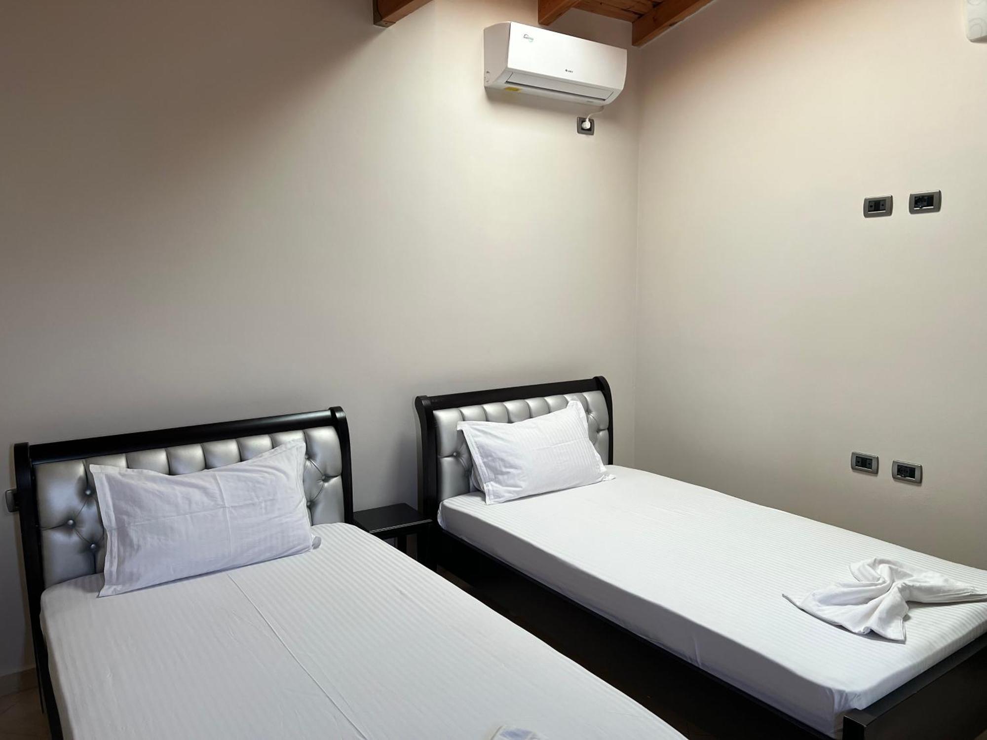 Amazing Familiar Apartments And Rooms Sarandë Esterno foto