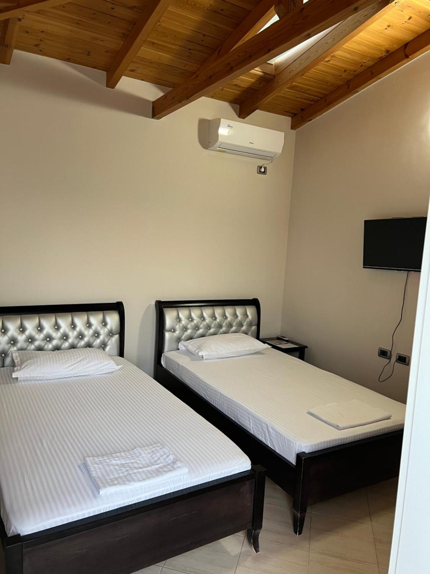 Amazing Familiar Apartments And Rooms Sarandë Esterno foto