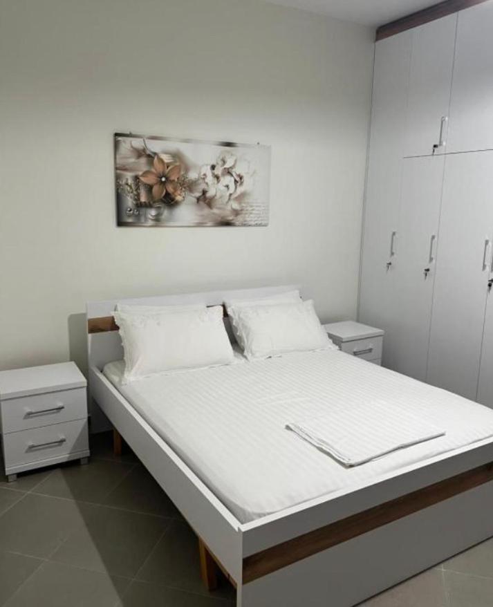 Amazing Familiar Apartments And Rooms Sarandë Esterno foto
